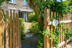 Red Robin Cottage - With Parking for one car